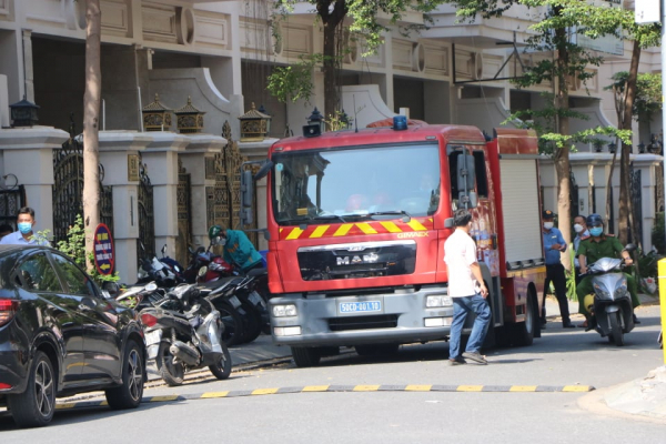 Dập tắt kịp thời đám cháy nhà kho sát ngân hàng -1