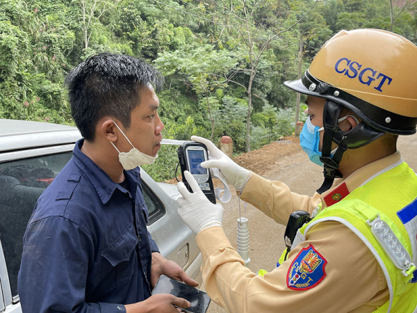 Xử lý nghiêm các “ma men” vùng cao cầm lái -0