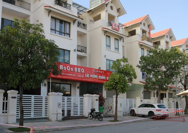 Ba nhân viên quán lẩu nướng dương tính SARS-CoV-2, Hà Tĩnh thông báo khẩn -0