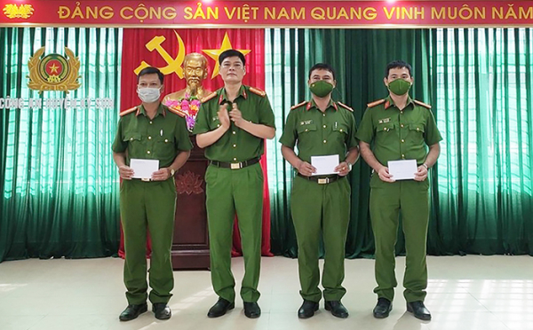 Công an xã vùng biên bắt 4 vụ bán lẻ ma túy trong một ngày -0