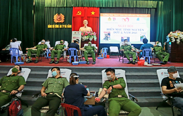 Hàng trăm CBCS Công an Đà Nẵng hiến máu nhân đạo -0