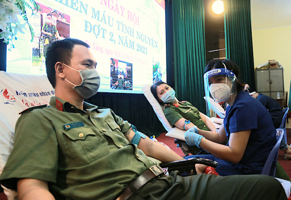 Hàng trăm CBCS Công an Đà Nẵng hiến máu nhân đạo -0