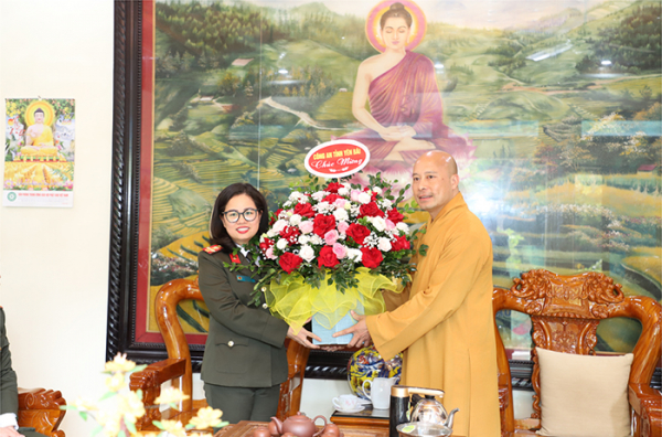 Công an tỉnh Yên Bái chúc mừng kỷ niệm 40 năm thành lập Giáo hội Phật giáo Việt Nam -0