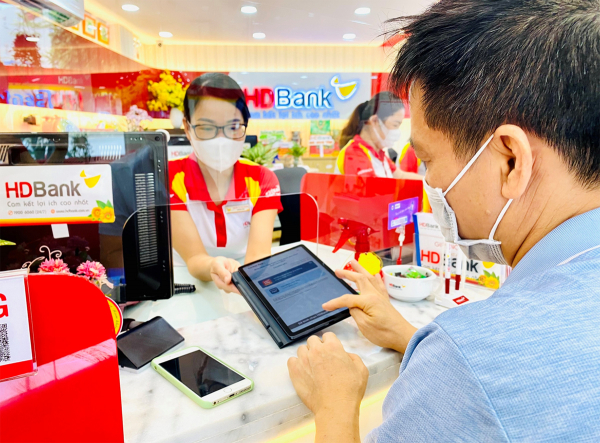 Nhiều ưu đãi với “Dòng thẻ tín dụng mua xăng dầu” của HDBank -0