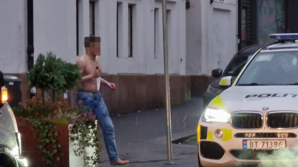 Cảnh sát Na Uy bắn gục gã đàn ông cởi trần định đâm dao người đi đường -0