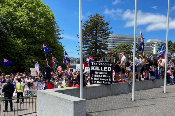 Thousands protest in New Zealand against COVID-19 rules -0