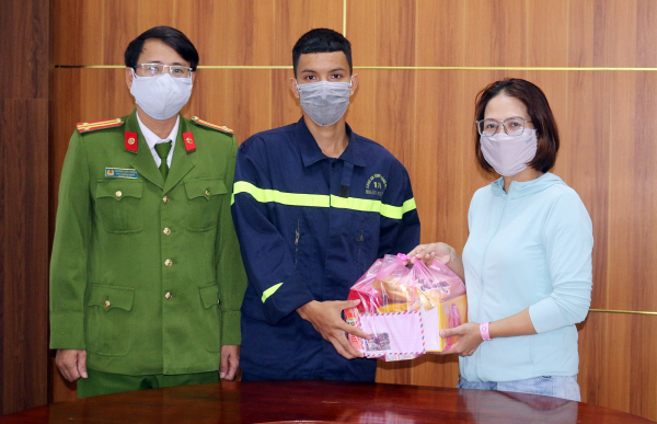 Chiến sĩ Cảnh sát PCCC Quảng Nam hiến 500ml máu cứu sống đồng đội -0