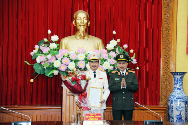 Phong cấp bậc hàm Trung tướng với đồng chí Nguyễn Minh Đức -0
