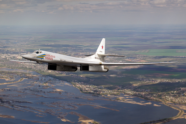Siêu oanh tạc cơ Tu-160 Nga quần thảo bầu trời Belarus -0