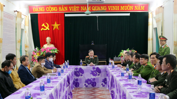 Bộ trưởng Tô Lâm thăm, động viên  Công an xã biên giới Thanh Luông -0