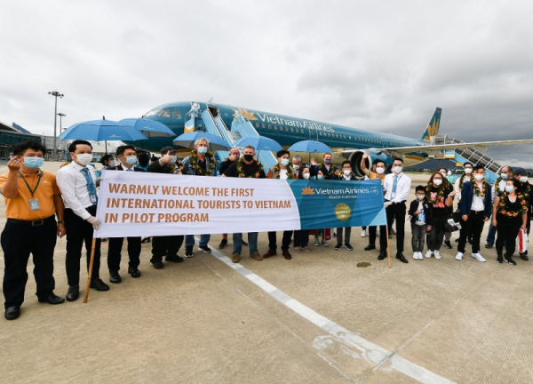 First foreign visitors arrive in Vietnam after months of sky closure -0