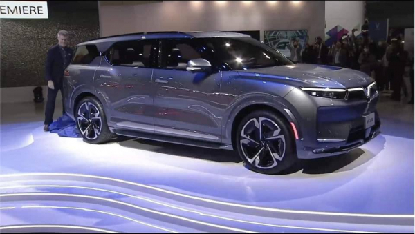 VinFast ra mắt thương hiệu xe điện tại Los Angeles Auto Show 2021 -0