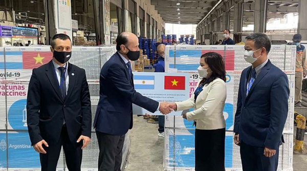 Chính phủ Argentina trao tặng Việt Nam 500.000 liều vaccine AstraZeneca -0