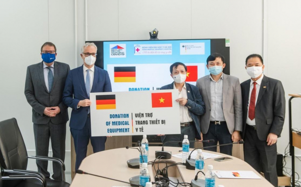 Đức giúp Việt Nam máy thở và máy đo nồng độ oxy và nhịp tim  -1