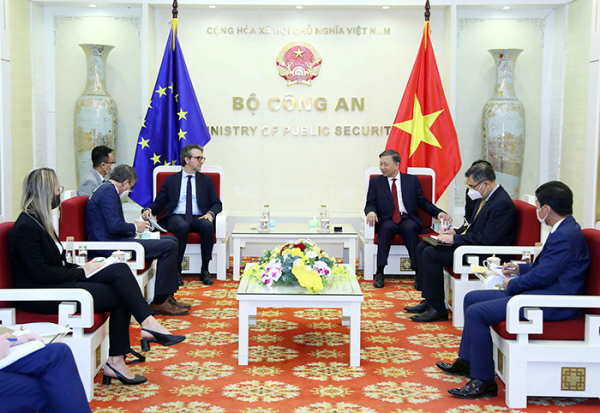Minister To Lam meets EU delegation head in Vietnam -0