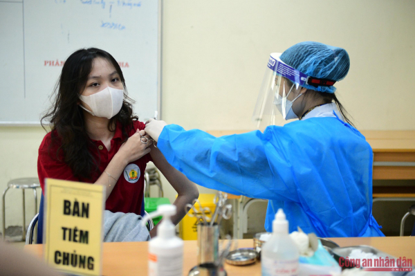 Hà Nội tiêm được trên 235.000 mũi vaccine cho trẻ em, ngày mai bắt đầu tiêm cho học sinh lớp 9 -0