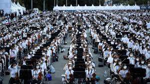 Dàn nhạc giao hưởng nhiều người biểu diễn nhất thế giới -0