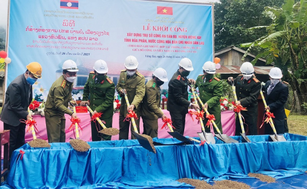 Vietnamese police building stations for Lao police in border villages -0