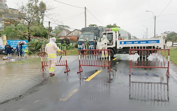 Kịp thời khắc phục thiệt hại mưa lũ trên các tuyến đường do Phú Yên quản lý -0