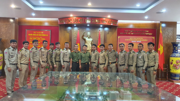 Khai giảng khóa đào tạo trung cấp cho cán bộ Bộ Nội vụ Campuchia -0