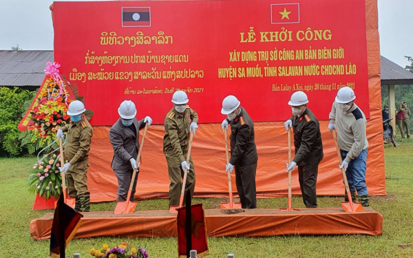 Khởi công xây dựng trụ sở làm việc của Công an các bản giáp biên giới Việt Nam - Lào -0