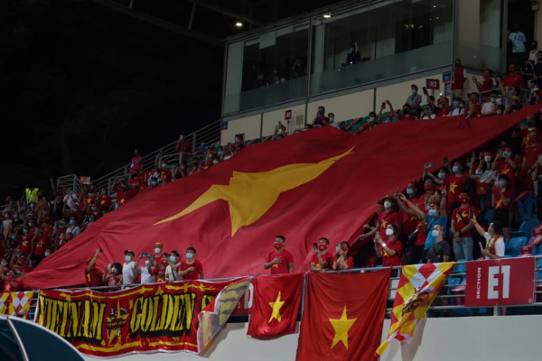 Trực tiếp Việt Nam 2 - 0  Lào: Văn Thanh sút hỏng phạt đền -0