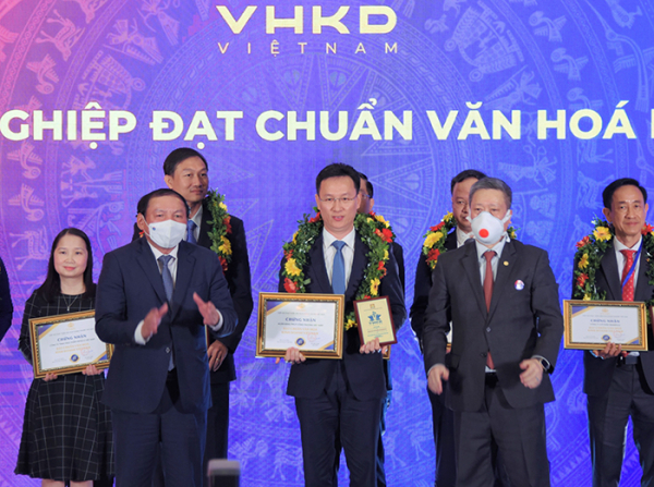 VietinBank là “Doanh nghiệp đạt chuẩn văn hóa kinh doanh Việt Nam” năm 2021 -0