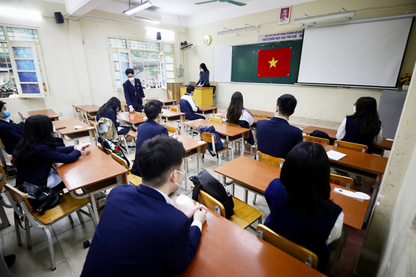 Hà Nội ngày đầu “mở cửa trường học” đón học sinh lớp 12 -0