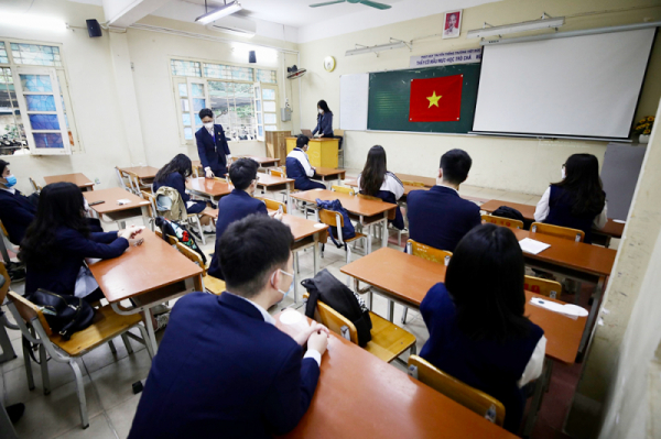12th graders return to school in Hanoi -0