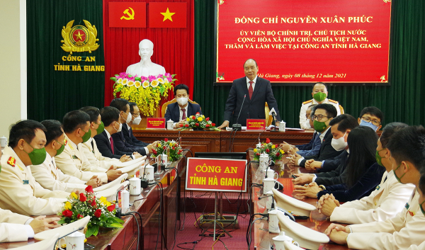 Chủ tịch Nước Nguyễn Xuân Phúc thăm, làm việc tại Công an tỉnh Hà Giang -0