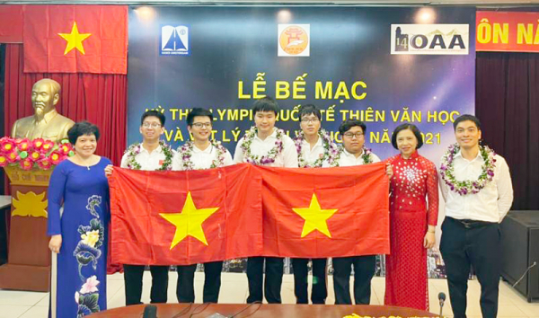 Vietnamese students win medals at IOAA 14 -0