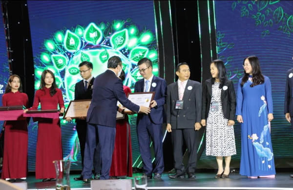 Bảo Việt đứng đầu TOP10 Doanh nghiệp Bền vững Việt Nam 6 năm liên tiếp -0