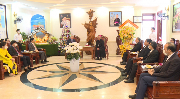 Chủ tịch Ủy ban Trung ương Mặt trận Tổ quốc Việt Nam chúc mừng Giáng sinh Giáo phận Vinh -0