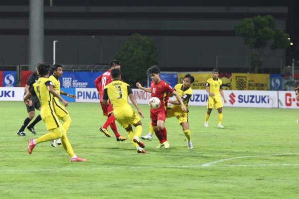 Trực tiếp Việt Nam 2 - 0 Malaysia (hiệp 2): Tiến Linh vào sân -0