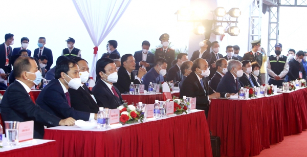 Chủ tịch nước Nguyễn Xuân Phúc dự Lễ khởi công nhà máy sản xuất pin VINES của Tập đoàn Vingroup -0