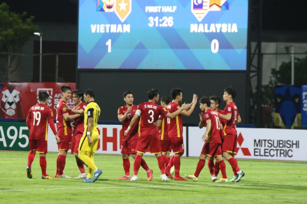 Trực tiếp Việt Nam 1 - 0 Malaysia (hiệp 1): Quang Hải lập công -0