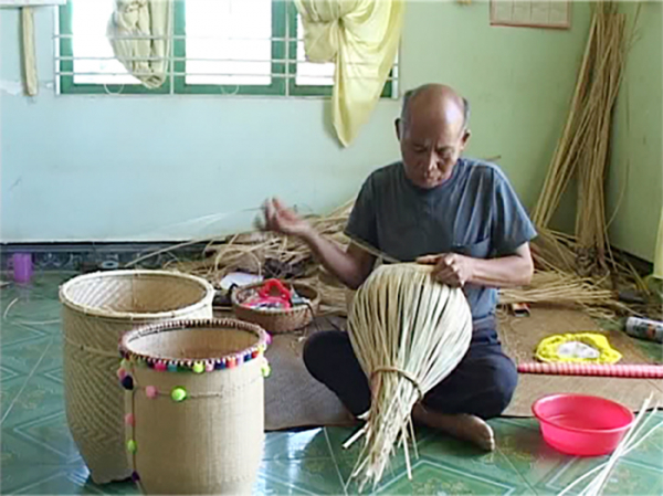 Papoose weaving craft of the Churu -0