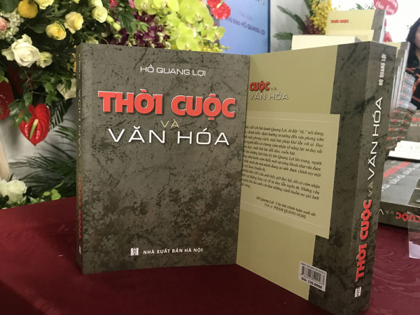 Hồ Quang Lợi : Từ “chảo lửa chiến tranh”  đến những bài văn đầy mỹ cảm -0