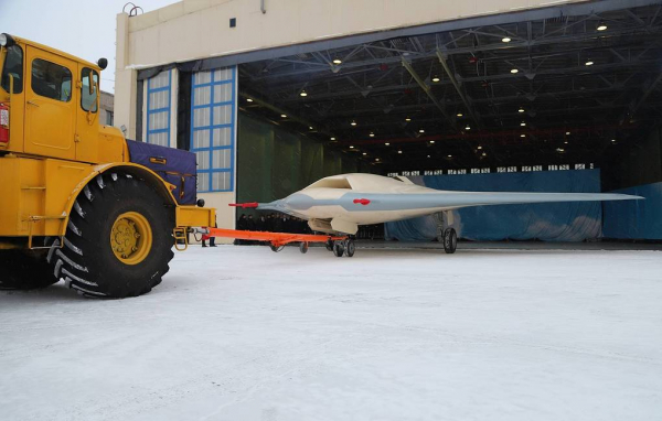 Lộ diện nguyên mẫu đầu tiên siêu UAV tấn công Okhotnik của Nga -0