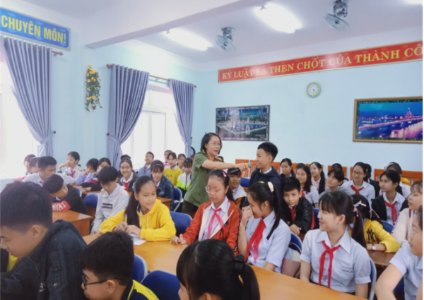 Policewomen in Da Nang uphold their roles in mass mobilization -0