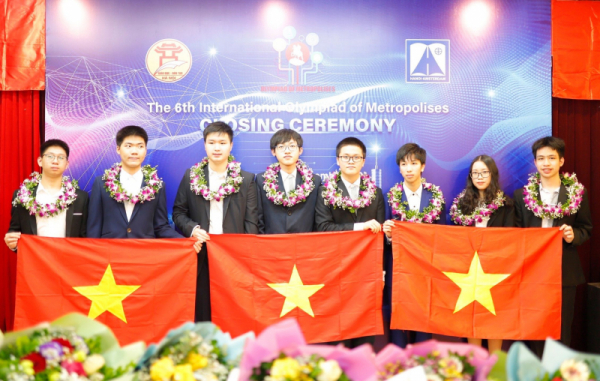 Vietnamese delegation wins gold medal at International Olympiad of Metropolises -0