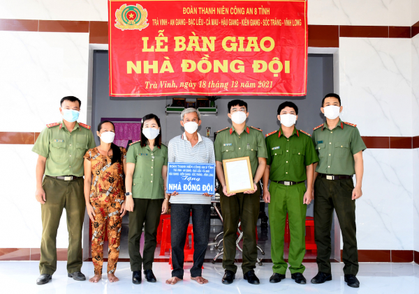 Đoàn thanh niên Công an 8 tỉnh bàn giao nhà đồng đội -0