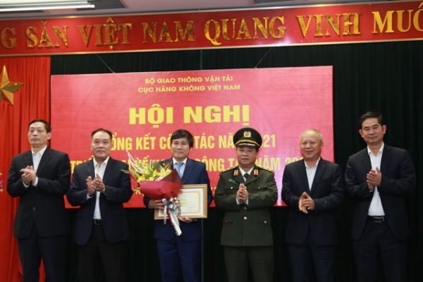 Bộ Công an trao bằng khen cho tập thể Cục Hàng không Việt Nam -0