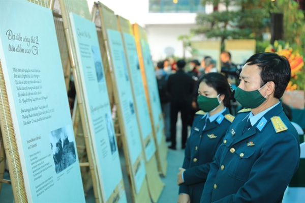 Poem exhibition highlights General Giap's career and life  -0