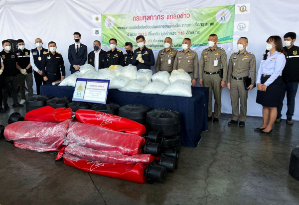 Thái Lan bắt giữ lượng ma túy đá giấu kỹ trong túi đấm bốc  -0