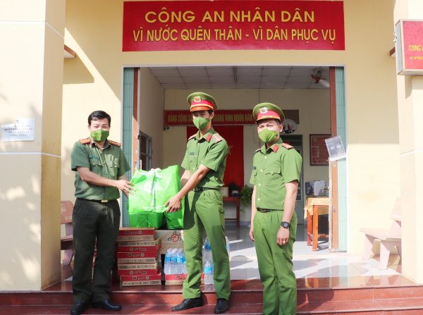 Đồng hành cùng người dân gặp khó khăn do COVID-19 -0