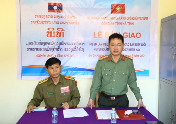 Bàn giao trụ sở Công an các bản tại Lào giáp biên giới với Hà Tĩnh -1