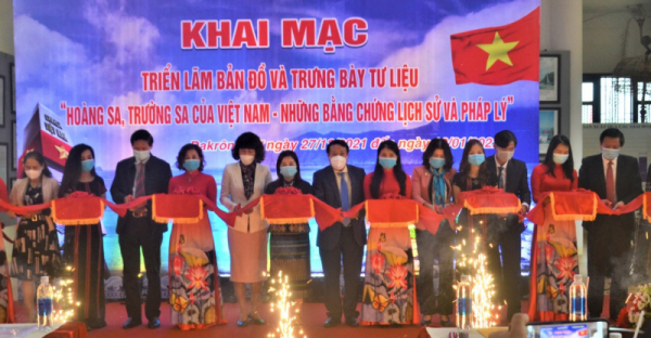 Exhibition on Hoang Sa and Truong Sa opens in Quang Tri  -0