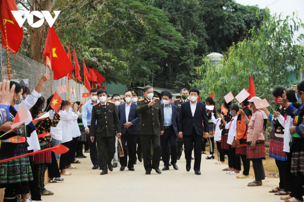 Over 1,000 houses built for poor people in Dien Bien  -0