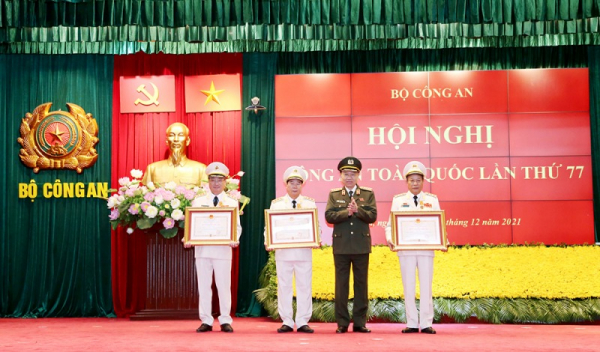 Senior public security officials presented with noble titles and orders  -0